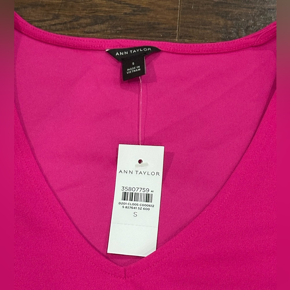 Ann Taylor Women's Pink V-Neck Shirt Sleeve Top Size S - Picture 3 of 7